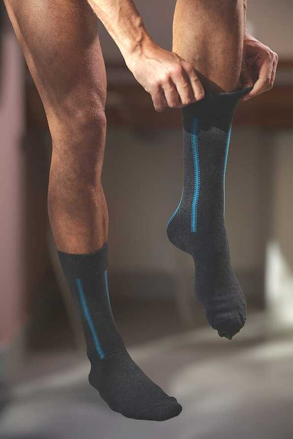 MAN ELASTIC COTTON SOCKS WITH TWO VERTICAL STRIPES PATTERN
