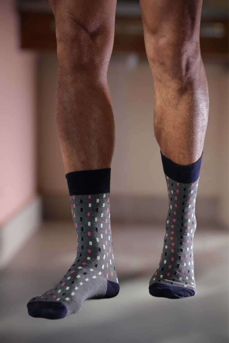 ΑΝΔΡΙΚΗ ΚΑΛΤΣΑ ΒΑΜΒΑΚΟΛΥΚΡΑ ΜΕ ΣΧΕΔΙΟ ΔΙΑΚΕΚΟΜΜΕΝΕΣ ΚΑΘΕΤΕΣ ΡΙΓΕΣ