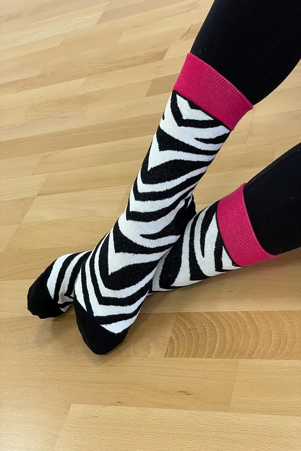 ΓΥΝΑΙΚΕΙΑ ΒΑΜΒΑΚΟΛΥΚΡΑ ΚΑΛΤΣΑ ΜΕ ΣΧΕΔΙΟ ANIMAL ΖΕΒΡΕ