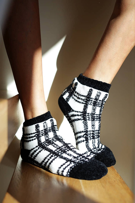 WOMAN ANTI-SLIP SLIPPERS WITH FLUFFY LINING INSIDE AND TARTAN PATTERN