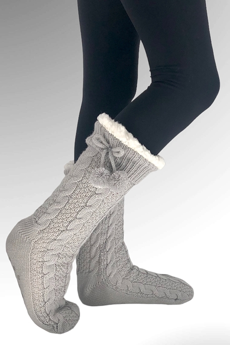 WOMAN ANTI-SLIP SLIPPERS WITH ABS POM-POM BRAIDS KNITTING PATTERN AND FLUFFY LINING INSIDE