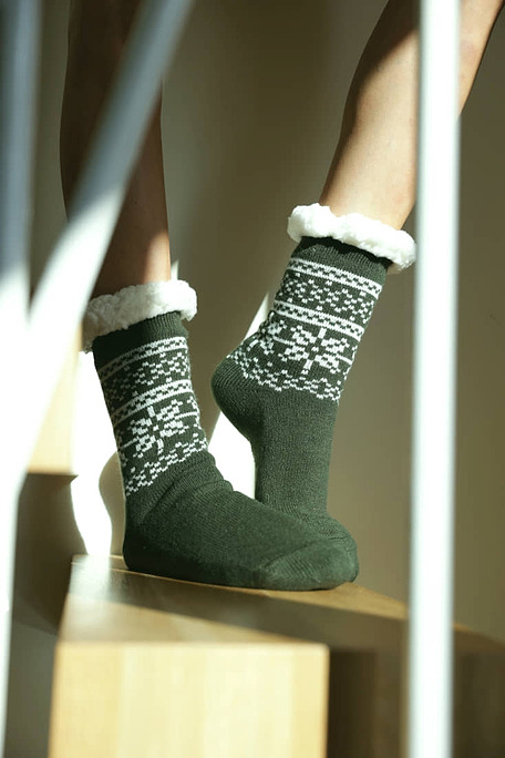 WOMAN ANTI-SLIP CHRISTMAS SLIPPERS WITH FLUFFY LINING INSIDE AND SNOWFLAKES PATTERN