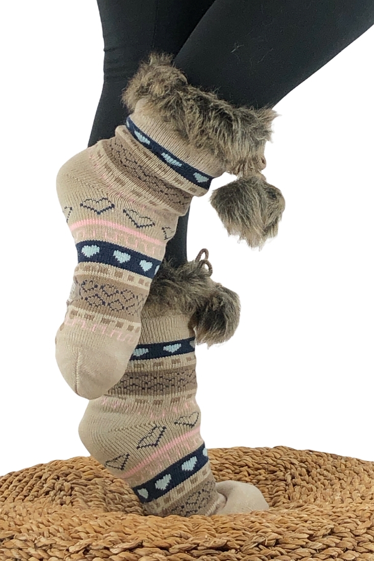 ΓΥΝΑΙΚΕΙΕΣ ΑΚΡΥΛΙΚΕΣ ΚΑΛΤΣΕΣ ΑΝΤΙΟΛΙΣΘΗΤΙΚΕΣ ΜΕ ABS ΕΝΙΣΧΥΣΗ ΕΣΩΤΕΡΙΚΑ ΚΑΙ ΓΟΥΝΑΚΙ ΣΤΟ ΤΕΛΕΙΩΜΑ ΠΟΜ-ΠΟΜ ΚΑΙ ΣΧΕΔΙΟ ΚΑΡΔΟΥΛΕΣ