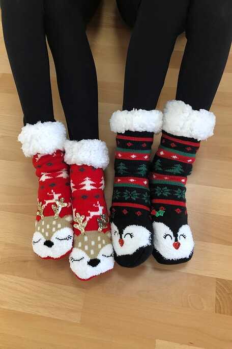 KIDS ANTI-SLIP CHRISTMAS SLIPPERS WITH FLUFFY LINING INSIDE AND PENGUIN OR RUDOLF PATTERN WITH APLIQUE DETAILS