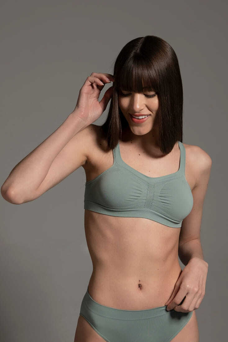 ΓΥΝΑΙΚΕΙΟ TOP ΤΡΙΓΩΝΟ ΜΑΛΑΚΗ ΜΙΚΡΟΪΝΑ ΧΩΡΙΣ ΡΑΦΕΣ  ΜΕ ΑΘΛΗΤΙΚΗ ΠΛΑΤΗ ΚΑΙ ΜΑΛΑΚΑ ΤΕΛΕΙΩΜΑΤΑ