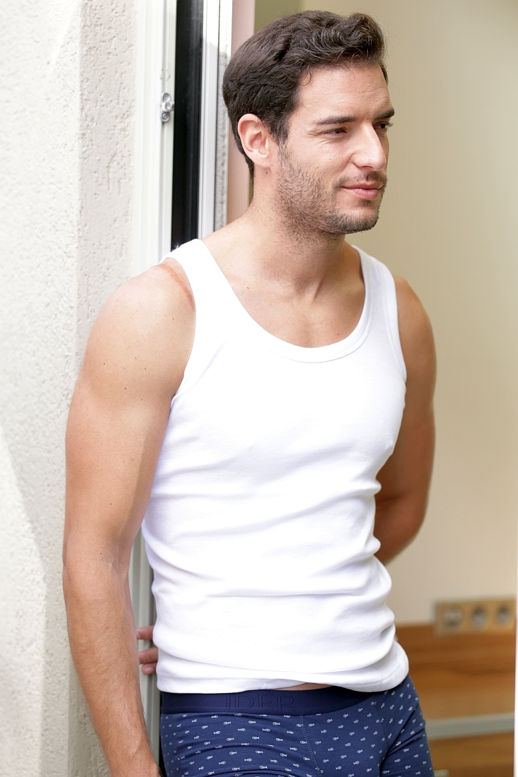 ΑΝΔΡΙΚΗ ΒΑΜΒΑΚΕΡΗ ΛΕΥΚΗ ΦΑΝΕΛΑ ME ΦΑΡΔΙΑ ΤΙΡΑΝΤΑ ΣΤΡΟΓΓΥΛΟ ΛΑΙΜΟ ΧΩΡΙΣ ΠΛΑΙΝΕΣ ΡΑΦΕΣ