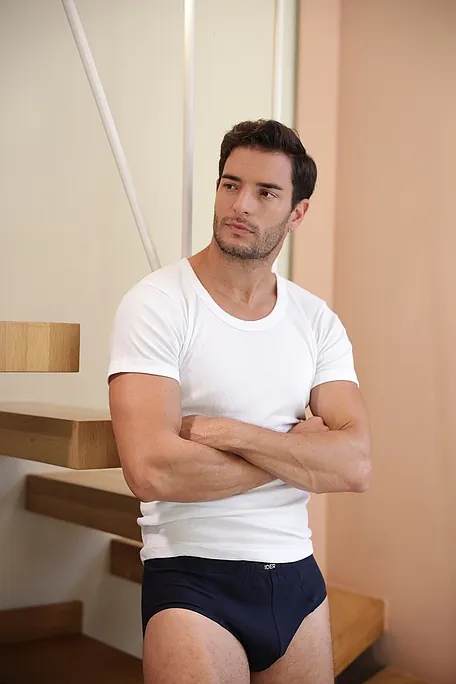 ΑΝΔΡΙΚΗ ΒΑΜΒΑΚΕΡΗ ΛΕΥΚΗ ΦΑΝΕΛΑ ME KONTO MANIKI ΑΝΟΙΧΤΟ ΛΑΙΜΟ ΧΩΡΙΣ ΠΛΑΙΝΕΣ ΡΑΦΕΣ