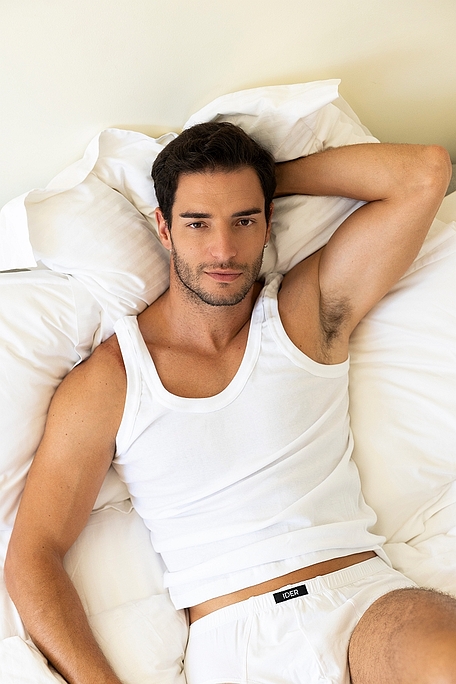 MAN COTTON WHITE TANK TOP SEAMLESS WITH NARROW STRAPS OPEN NECK AND LOW BACK