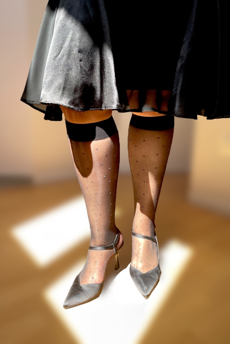 ΓΥΝΑΙΚΕΙΟ ΚΑΛΤΣΑΚΙ ΜΕΧΡΙ ΤΟ ΓΟΝΑΤΟ ΔΙΑΦΑΝΟ ΕΛΑΣΤΙΚΟ 3D 15DEN ME ΣΧΕΔΙΟ ΑΣΗΜΙ ΑΝΑΓΛΥΦΟ LUREX ΠΟΥΑ