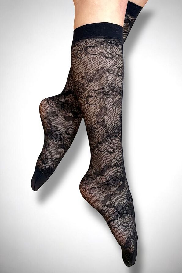 WOMAN KNEE-HIGHS 30DEN WITH FISHNET TEXTURE AND FLORAL DESIGN