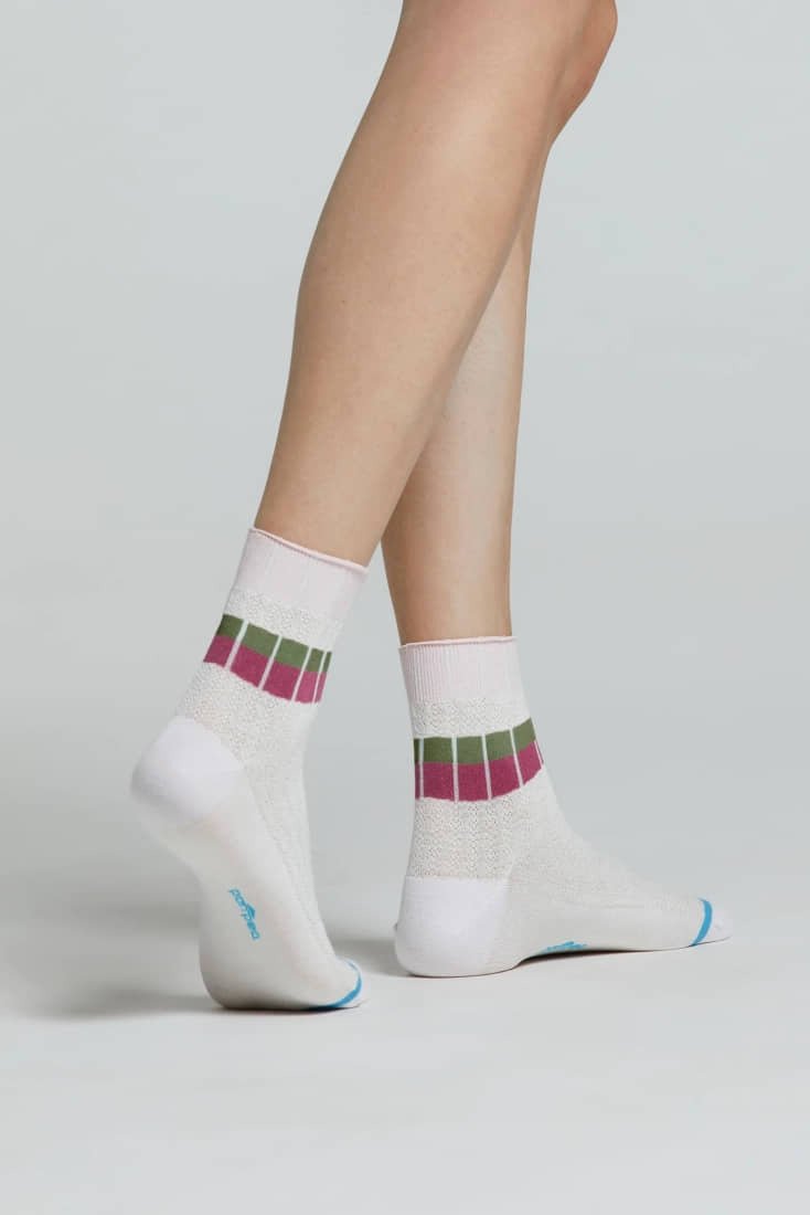 CZ BEGONIA ΓΥΝΑΙΚΕΙΟ ΒΑΜΒΑΚΕΡΟ ΣΟΣΟΝΙ ΜΕ ΚΑΘΕΤΟ ΣΧΕΔΙΟ ΣΤΗΝ ΠΛΕΞΗ ΚΑΙ ΧΡΩΜΑΤΙΣΤΕΣ ΟΡΙΖΟΝΤΙΕΣ ΡΙΓΕΣ ΚΑΙ ΕΛΕΥΘΕΡΟ ΤΕΛΕΙΩΜΑ