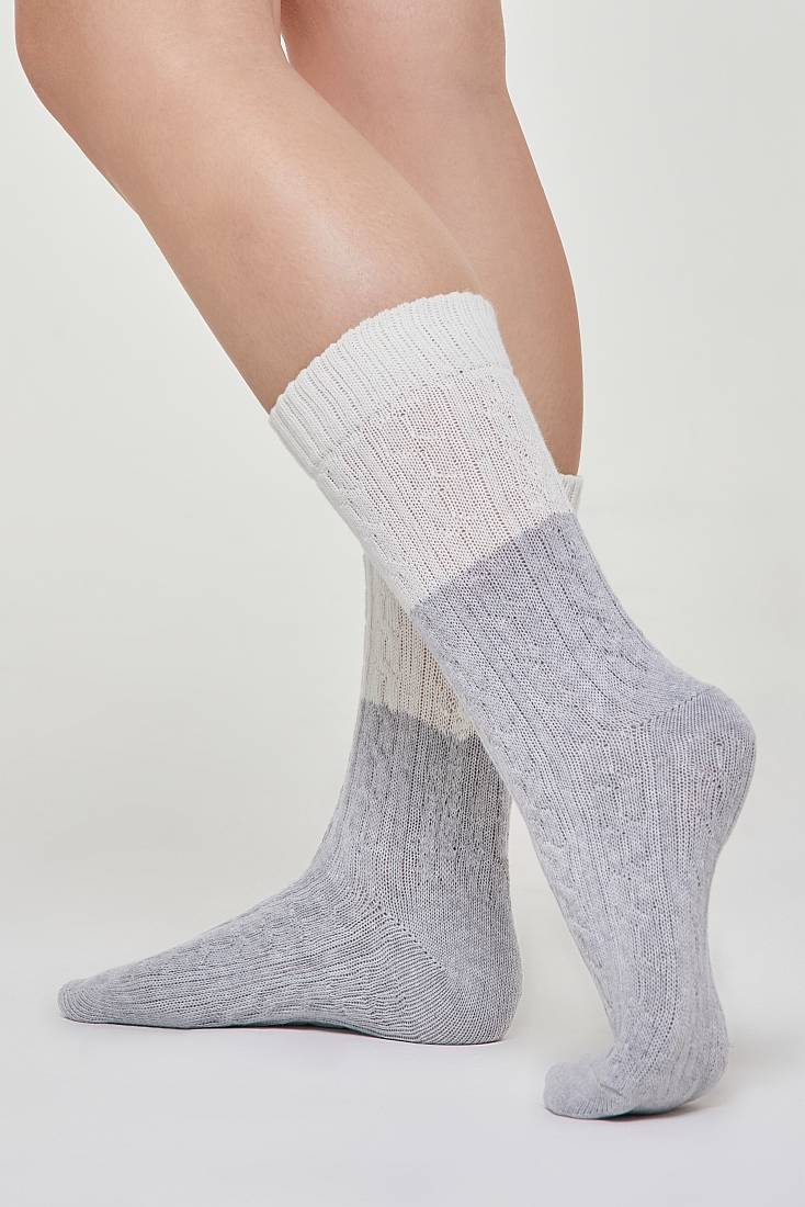 ΓΥΝΑΙΚΕΙΑ ΒΑΜΒΑΚΕΡΗ ΔΙΧΡΩΜΗ ΚΑΛΤΣΑ ΣΤΗ ΓΑΜΠΑ ΣΑΝ ΠΛΕΚΤΗ ΜΕ ΣΧΕΔΙΟ ΚΑΘΕΤΕΣ ΑΛΥΣΙΔΕΣ - CZ TATIANA