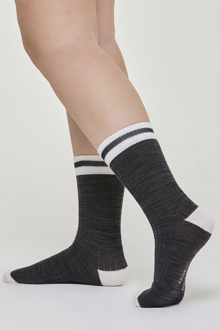 UNISEX ΒΑΜΒΑΚΕΡΗ ΑΝΑΓΛΥΦΗ ΚΑΛΤΣΑ ΣΤΗ ΓΑΜΠΑ ΜΕ ΡΙΓΕ ΛΑΣΤΙΧΟ ΚΑΙ ΔΙΑΦΟΡΕΤΙΚΟ ΧΡΩΜΑ ΣΤΗ ΜΥΤΗ ΚΑΙ ΦΤΕΡΝΑ ΚΑΙ ΕΠΙΠΕΔΗ ΜΥΤΗ ΧΩΡΙΣ ΡΑΦΗ - CZ ANDRE