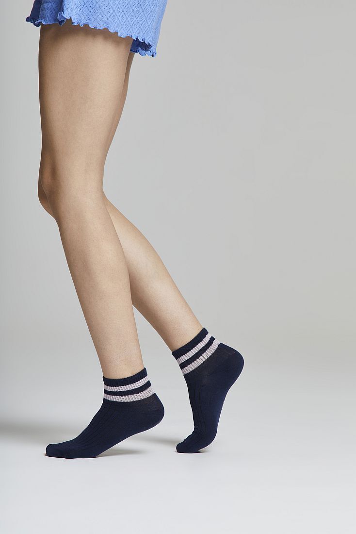 ΓΥΝΑΙΚΕΙΑ ΛΕΠΤΗ ΒΑΜΒΑΚΕΡΗ ΚΑΛΤΣΑ ΜΕ ΣΧΕΔΙΟ ΡΙΓΕΣ ΣΤΟ ΛΑΣΤΙΧΟ ΑΝΤΙΘΕΤΟΥ ΧΡΩΜΑΤΟΣ- CZ MARTA