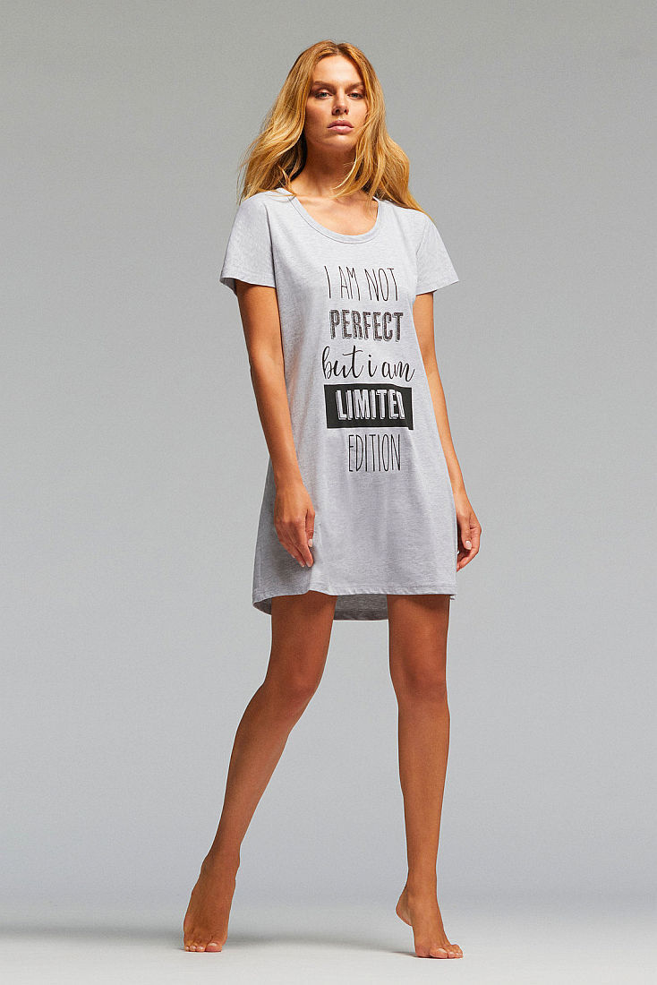 MAXI T-SHIRT AFRODITE ΓΥΝΑΙΚΕΙΟ ΒΑΜΒΑΚΕΡΟ KONTO ΝΥΧΤΙΚΟ T-SHIRT ΜΕ KONTO ΜΑΝΙΚΙ  ΛΑΙΜΟΚΟΨΗ ΚΑΙ ΣΧΕΔΙ