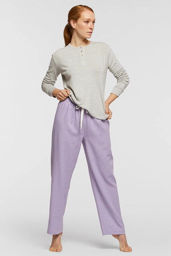 PJ BERNINA VISCOSE SWEATER AND COTTON FLANNEL TROUSERS. THE SWEATER HAS A SERAPH COLLAR WITH MOTHER-OF-PEARLS BUTTONS. FLANNEL TROUSERS WITH DRAWSTRING IN CONTRAST COLOR AND POCKET ON THE BACK.