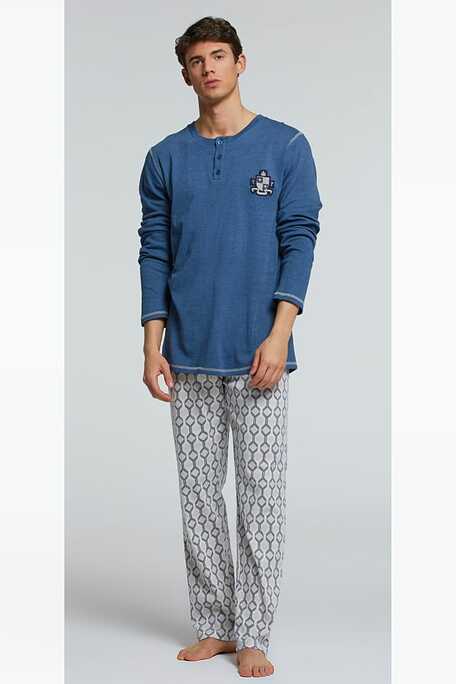 PJ BARBERA MAN SWEATER AND TROUSERS IN COTTON INTERLOCK. SOLID COLOR SWEATER WITH SERAPH NECKLINE AND 3 BUTTONS. PRINTED TROUSERS WITH GEOMETRIC PATTERN AND POCKET ON THE BACK.