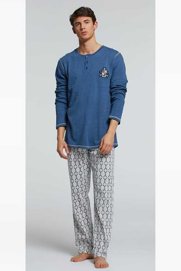 PJ BARBERA MAN SWEATER AND TROUSERS IN COTTON INTERLOCK. SOLID COLOR SWEATER WITH SERAPH NECKLINE AND 3 BUTTONS. PRINTED TROUSERS WITH GEOMETRIC PATTERN AND POCKET ON THE BACK.