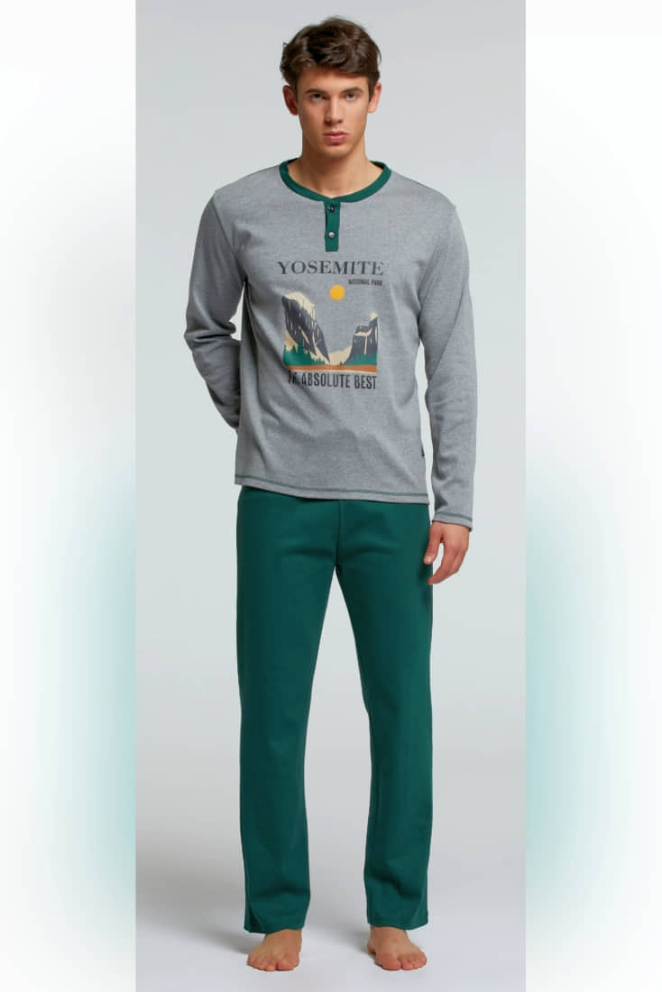 PJ TREBBIANO MAN SWEATER AND TROUSERS IN COTTON INTERLOCK. SOLID COLOR SWEATER WITH SERAPH NECKLINE AND PLACED PRINT. TROUSERS IN SOLID COLOR AND POCKET ON THE BACK.