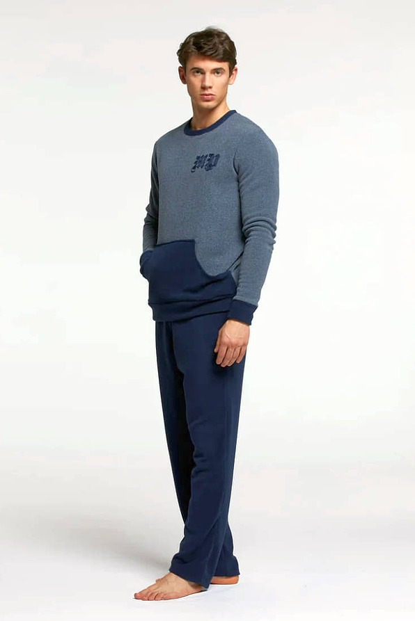 PJ CARIGNANO MAN SWEATER AND TROUSERES IN MICROPOLAR FABRIC. SWEATER WITH ROUND NECK AND KANGOROO POCKET AT FRONT. EMBROIDERED MONOGRAM IN GOTHIC LETTERING ON TOP AND SOLID COLOR TROUSERS WITH POCKET ON THE BACK.