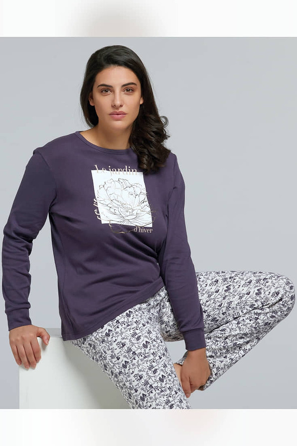 PJ MEISSA WOMAN SWEATER AND TROUSERS IN COTTON INTERLOCK. SOLID COLOR SWEATER WITH ROUND NECK AND PLACED PRINT WITH FOIL DETAILS. FLORAL FANCY PRINTED TROUSERS WITH POCKET ON THE BACK