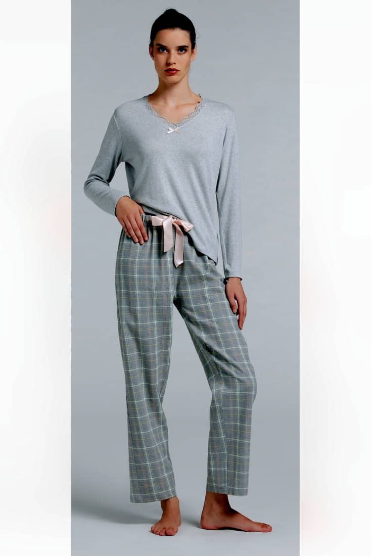 PJ GALASSIA ΓΥΝΑΙΚΕΙΑ ΠΙΤΖΑΜΑ ΜΕ ΒΙΣΚΟΖΗ Η ΜΠΛΟΥΖΑ V ΛΑΙΜΟΚΟΨΗ ΚΑΙ ΔΑΝΤΕΛΑ ΚΑΙ  ΤΟ ΠΑΝΤΕΛΟΝΙ ΒΑΜΒΑΚΕΡΗ ΦΑΝΕΛΑ ΜΕ ΚΟΡΔΟΝΙ ΣΤΗ ΜΕΣΗ ΚΑΙ ΤΣΕΠΕΣ ΣΤΟ ΠΙΣΩ ΜΕΡΟΣ