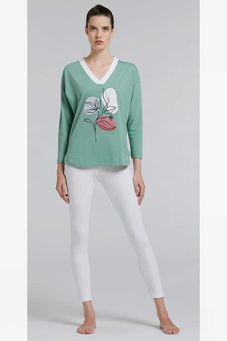 PJ POLLUCE WOMAN SWEATER IN COTTON JERSEY WITH RIB “V” NECK AND PLACED PRINT WITH THE OUTLINES EMBROIDERED IN BLACK. RIB LEGGINGS MATCHING COLOR WITH NECK.