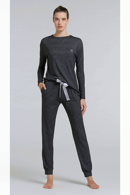 PJ EPSILON WOMAN SWEATER AND TROUSERS IN SOFT VISCOSE. SOLID COLOR SWEATER WITH BOAT NECK AND SMALL PLACED EMBROIDERY. TROUSERS SOLID COLOR WITH LATERAL POCKETS AND CUFF AT BOTTOM.