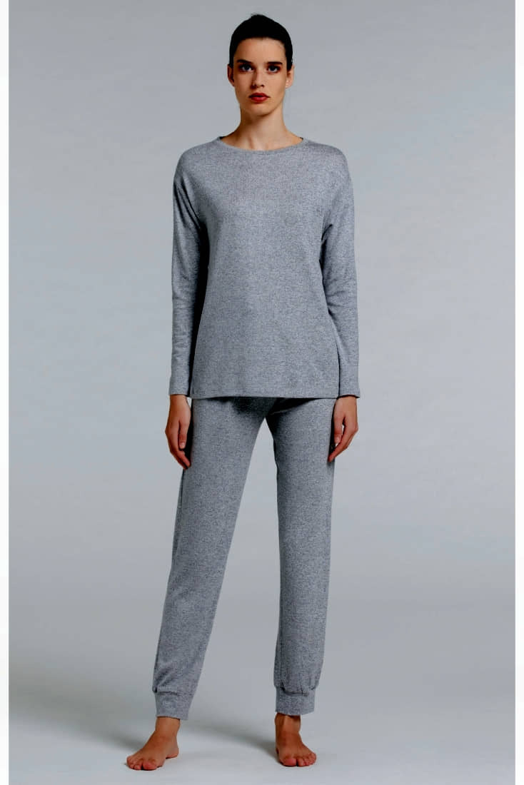 PJ EPSILON ΓΥΝΑΙΚΕΙΑ ΠΙΤΖΑΜΑ ΑΠΟ ΜΑΛΑΚΗ ΒΙΣΚΟΖΗ ΜΟΝΟΧΡΩΜΗ ΜΠΛΟΥΖΑ ΜΕ ΛΑΙΜΟΚΟΨΗ ΚΑΙ ΜΙΚΡΟ ΚΕΝΤΗΜΑ ΚΑΙ ΠΑΝΤΕΛΟΝΙ ΜΕ ΠΛΑΪΝΕΣ ΤΣΕΠΕΣ ΚΑΙ ΛΑΣΤΙΧΟ ΣΤΟ ΚΑΤΩ ΜΕΡΟΣ