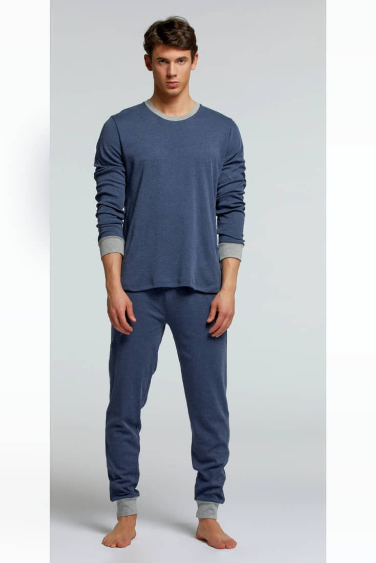 PJ HARRY ΑΝΔΡΙΚΗ ΒΑΜΒΑΚΕΡΗ INTERLOCK ΜΟΝΟΧΡΩΜΗ ΠΙΤΖΑΜΑ ΜΕ ΛΑΙΜΟΚΟΨΗ ΚΑΙ ΜΕ ΛΑΣΤΙΧΟ ΣΕ ΜΑΝΙΚΙ ΚΑΙ ΜΠΑΤΖΑΚΙ ΙΔΙΟ ΧΡΩΜΑ ΜΕ ΤΟ ΛΑΙΜΟ