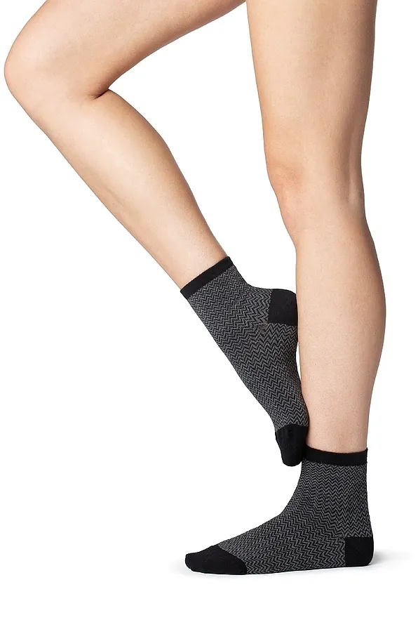 ΓΥΝΑΙΚΕΙΑ ΒΑΜΒΑΚΕΡΗ ΚΑΛΤΣΑ ΜΕ ΣΧΕΔΙΟ ΨΑΡΟΚΟΚΚΑΛΟ ΚΑΙ ΛΟΥΡΕΞ KAI ΕΠΙΠΕΔΗ ΜΥΤΗ ΧΩΡΙΣ ΡΑΦΗ