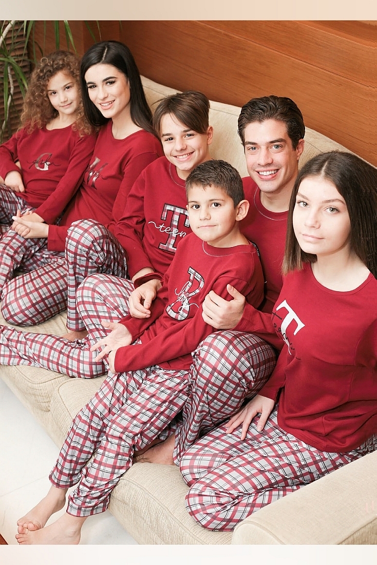 ΑΓΟΡΙΣΤΙΚΗ ΠΑΙΔΙΚΗ ΠΙΤΖΑΜΑ ΒΑΜΒΑΚΕΡΗ ΜΕ ΚΕΝΤΗΜΑ "ΒΟΥ" ΚΑΙ ΠΑΝΤΕΛΟΝΙ ΚΑΡΟ ΑΝΟΙΧΤΟ ΜΠΑΤΖΑΚΙ