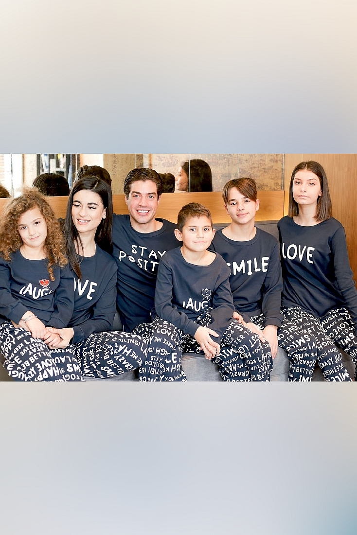 ΚΟΡΙΤΣΙΣΤΙΚΗ ΠΑΙΔΙΚΗ ΠΙΤΖΑΜΑ ΒΑΜΒΑΚΕΡΗ ΜΕ ΤΥΠΩΜΑ "LAUGH" ΚΑΙ ΠΑΝΤΕΛΟΝΙ ΜΕ ΛΕΞΕΙΣ ΚΑΙ ΛΑΣΤΙΧΟ ΣΤΟ ΜΠΑΤΖΑΚΙ