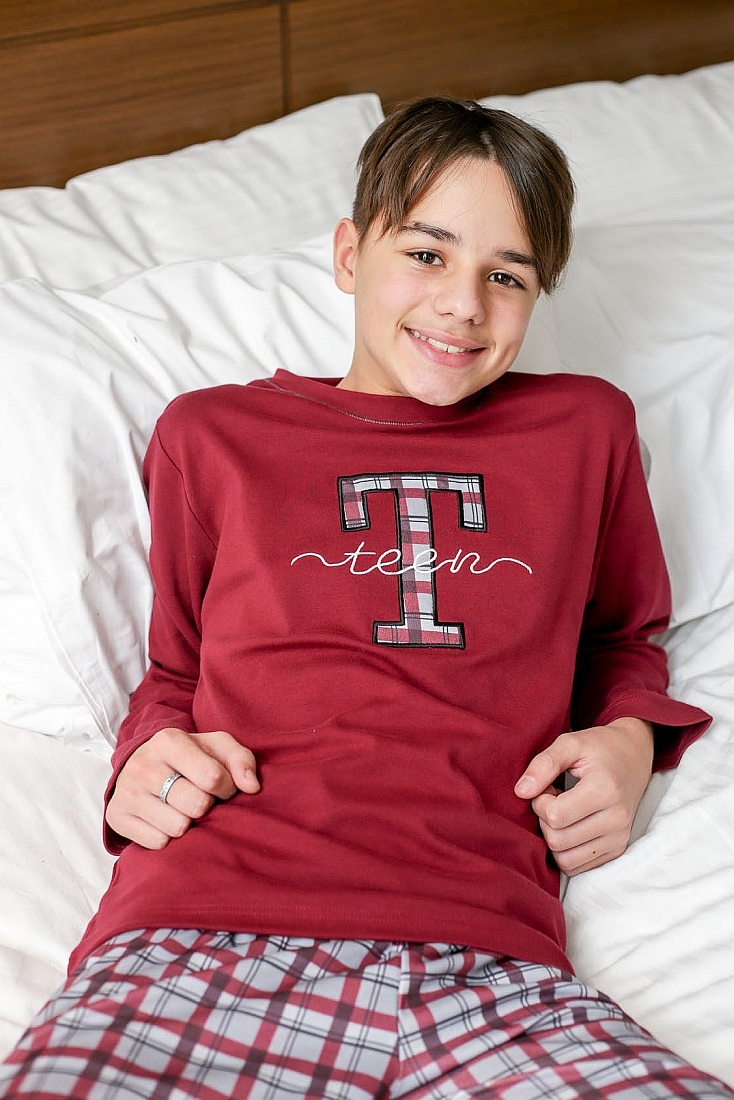 ΑΓΟΡΙΣΤΙΚΗ ΕΦΗΒΙΚΗ ΒΑΜΒΑΚΕΡΗ ΠΙΤΖΑΜΑ ΜΕ ΚΕΝΤΗΜΑ "TEEN" ΚΑΙ ΚΑΡΟ ΠΑΝΤΕΛΟΝΙ ΜΕ ΑΝΟΙΧΤΟ ΜΠΑΤΖΑΚΙ