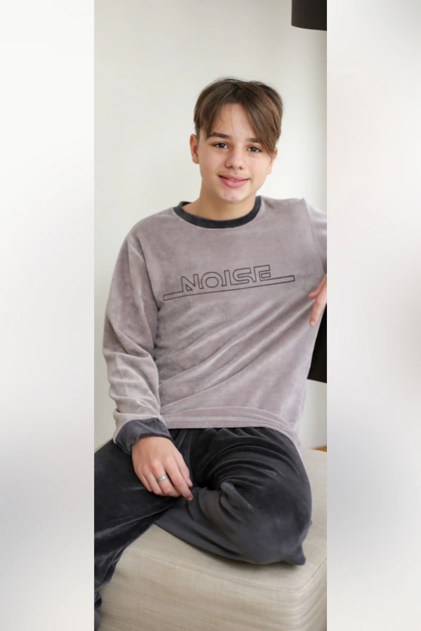 ΑΓΟΡΙΣΤΙΚΗ ΕΦΗΒΙΚΗ ΠΙΤΖΑΜΑ ΒΕΛΟΥΤΕ ΜΕ ΤΥΠΩΜΑ NOISE ΜΠΑΤΖΑΚΙ ΜΕ ΛΑΣΤΙΧΟ