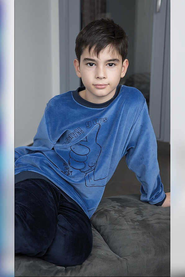 ΑΓΟΡΙΣΤΙΚΗ ΕΦΗΒΙΚΗ ΜΑΚΡΙΑ ΒΕΛΟΥΤΕ ΠΙΤΖΑΜΑ ΤΥΠΩΜΑ THUMB UP