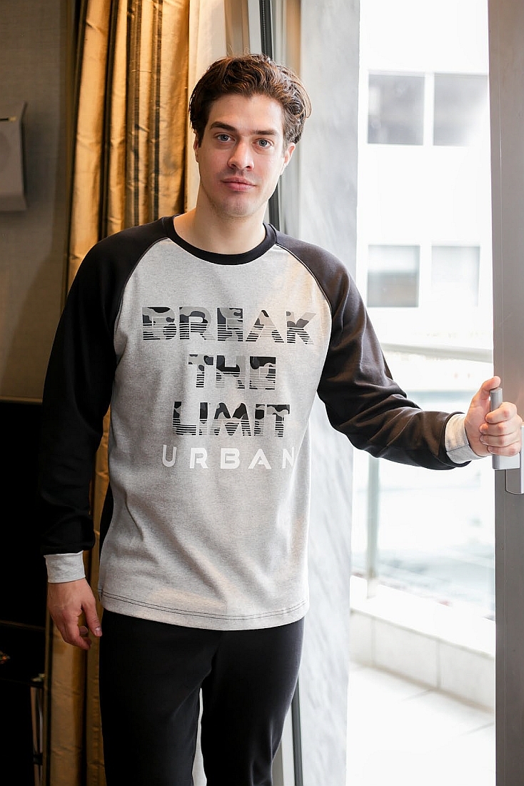 ΑΝΤΡΙΚΗ ΒΑΜΒΑΚΕΡΗ ΠΙΤΖΑΜΑ ΜΕ ΤΥΠΩΜΑ "BREAK THE LIMIT CAMOUFLAGE" ΣΤΕΝΗ ΓΡΑΜΜΗ ΚΑΙ ΜΠΑΤΖΑΚΙ ΜΕ ΛΑΣΤΙΧΟ