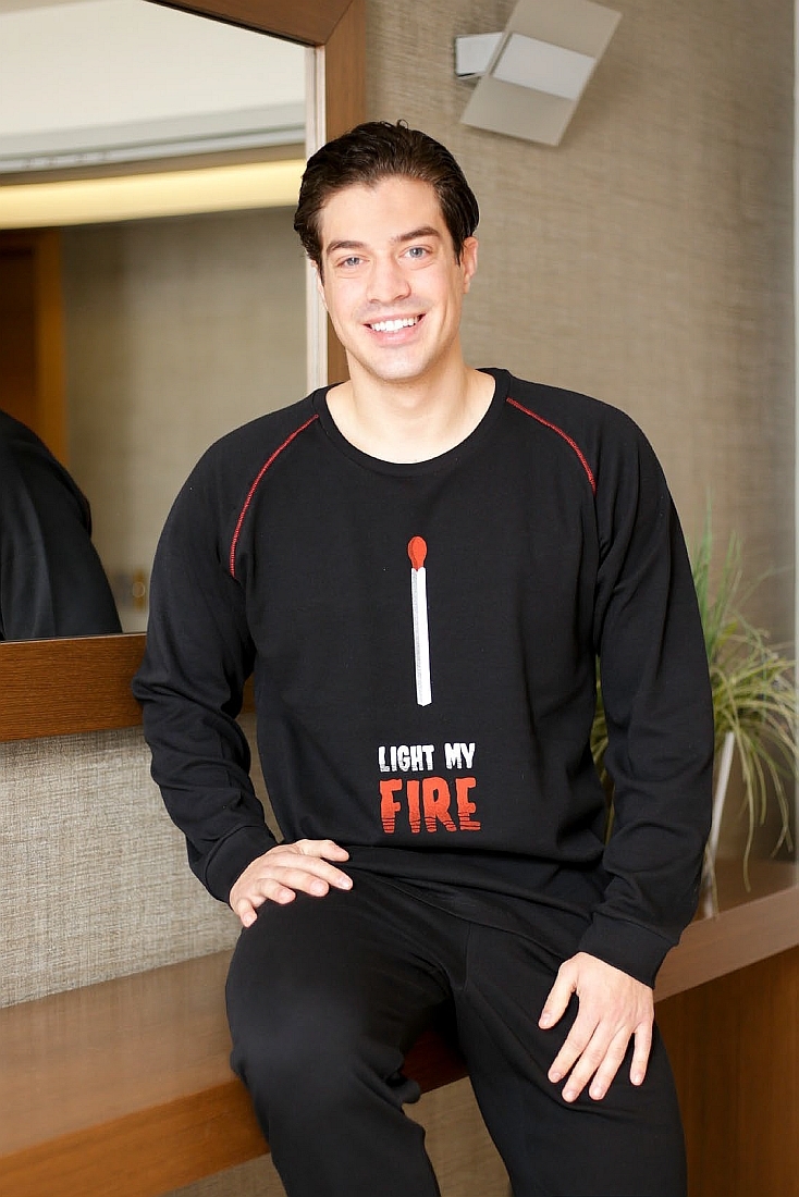 ΑΝΤΡΙΚΗ ΠΙΤΖΑΜΑ ΒΑΜΒΑΚΕΡΗ ΣΤΕΝΗ ΓΡΑΜΜΗ ΜΕ ΤΥΠΩΜΑ "LIGHT MY FIRE" ΚΑΙ ΜΠΑΤΖΑΚΙ ΜΕ ΛΑΣΤΙΧΟ