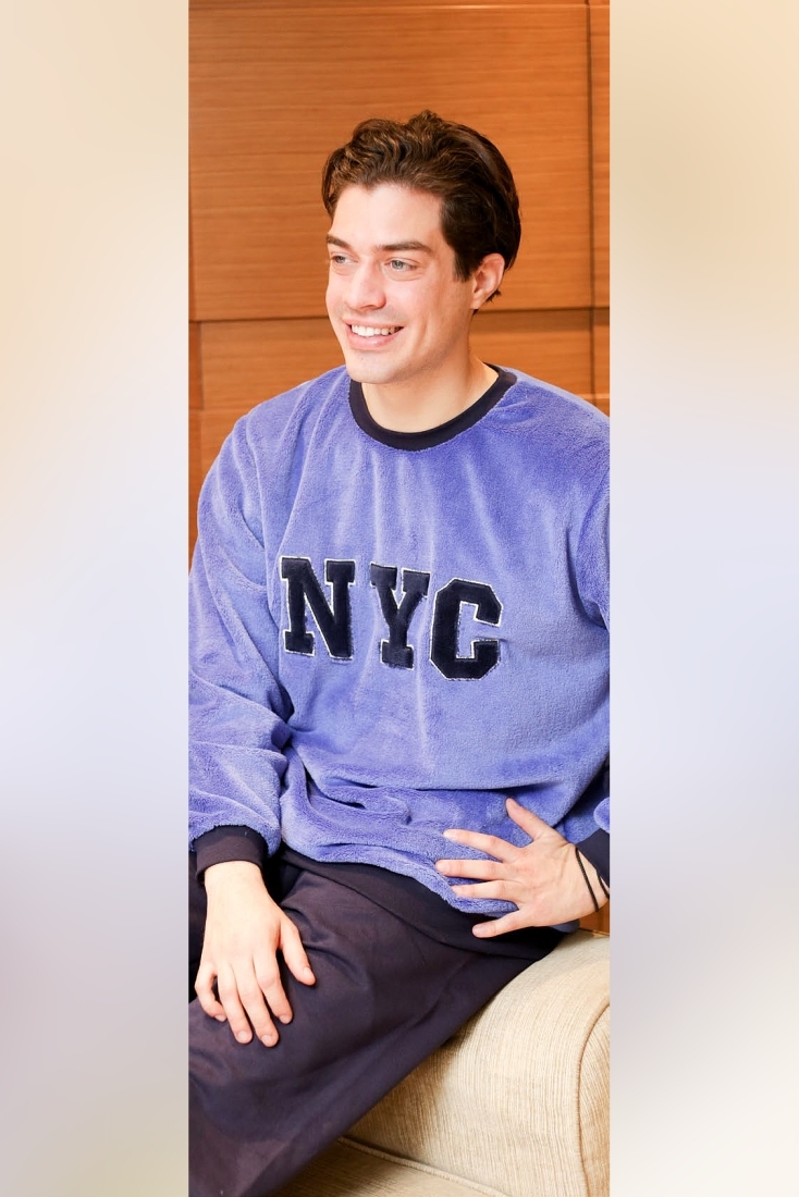 ΑΝΤΡΙΚΗ ΠΙΤΖΑΜΑ FLEECE ΜΕ ΚΕΝΤΗΜΑ "NYC" ΚΑΙ ΜΠΑΤΖΑΚΙ ΜΕ ΛΑΣΤΙΧΟ