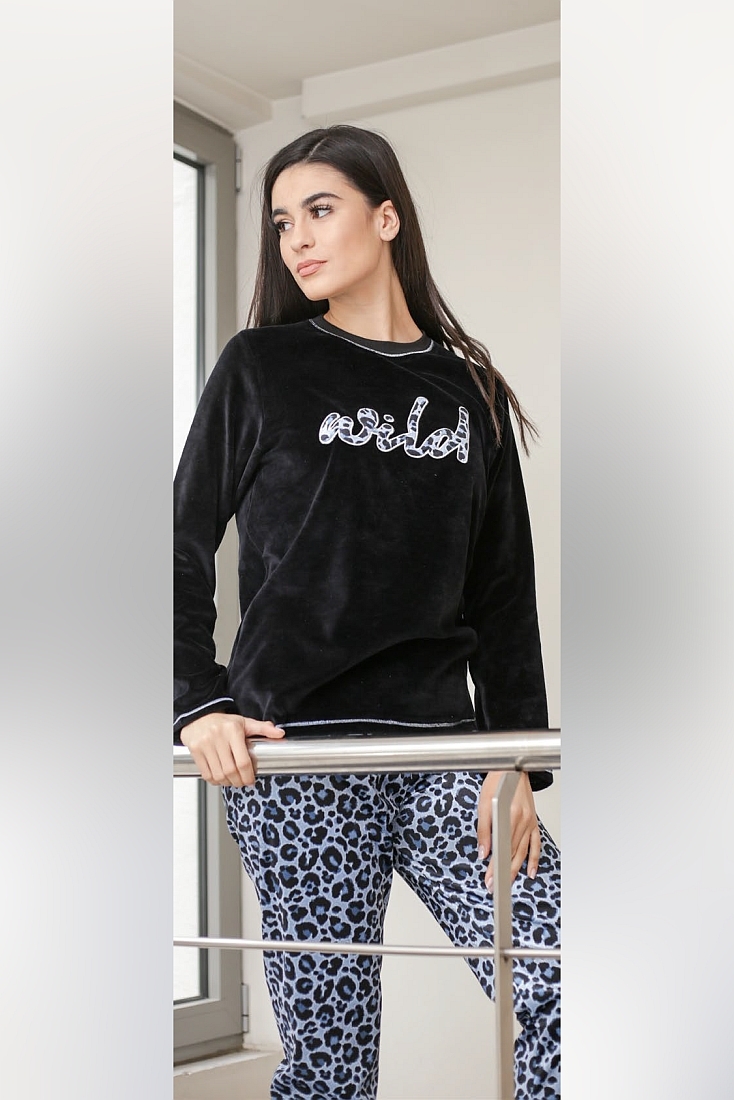 ΓΥΝΑΙΚΕΙΑ ΠΙΤΖΑΜΑ ΒΕΛΟΥΤΕ ΜΕ ΚΕΝΤΗΜΑ WILD ΚΑΙ ΠΑΝΤΕΛΟΝΙ ΑΝΙΜΑΛ ΚΙ ΑΝΟΙΧΤΟ ΜΠΑΤΖΑΚΙ