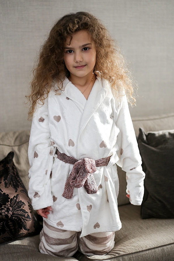 GIRL LONG FLEECE ROBE CROSS BELT OPENING WITH HOOD AND HEARTS PATTERN