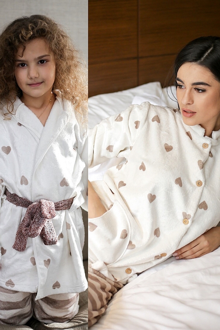 GIRL LONG FLEECE ROBE CROSS BELT OPENING WITH HOOD AND HEARTS PATTERN