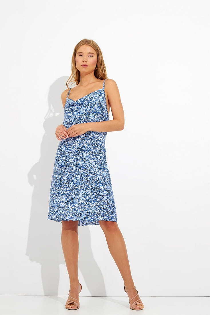 ΓΥΝΑΙΚΕΙΟ MIDI ΝΤΡΑΠΕ ΦΟΡΕΜΑ ΜΕ FLORAL ΣΧΕΔΙΟ ΑΝΟΙΧΤΟ ΛΑΙΜΟ ΚΙ ΑΝΟΙΧΤΗ ΠΛΑΤΗ ΜΕ ΧΙΑΣΤΕΣ ΤΙΡΑΝΤΕΣ