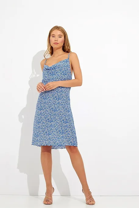 ΓΥΝΑΙΚΕΙΟ MIDI ΝΤΡΑΠΕ ΦΟΡΕΜΑ ΜΕ FLORAL ΣΧΕΔΙΟ ΑΝΟΙΧΤΟ ΛΑΙΜΟ ΚΙ ΑΝΟΙΧΤΗ ΠΛΑΤΗ ΜΕ ΧΙΑΣΤΕΣ ΤΙΡΑΝΤΕΣ