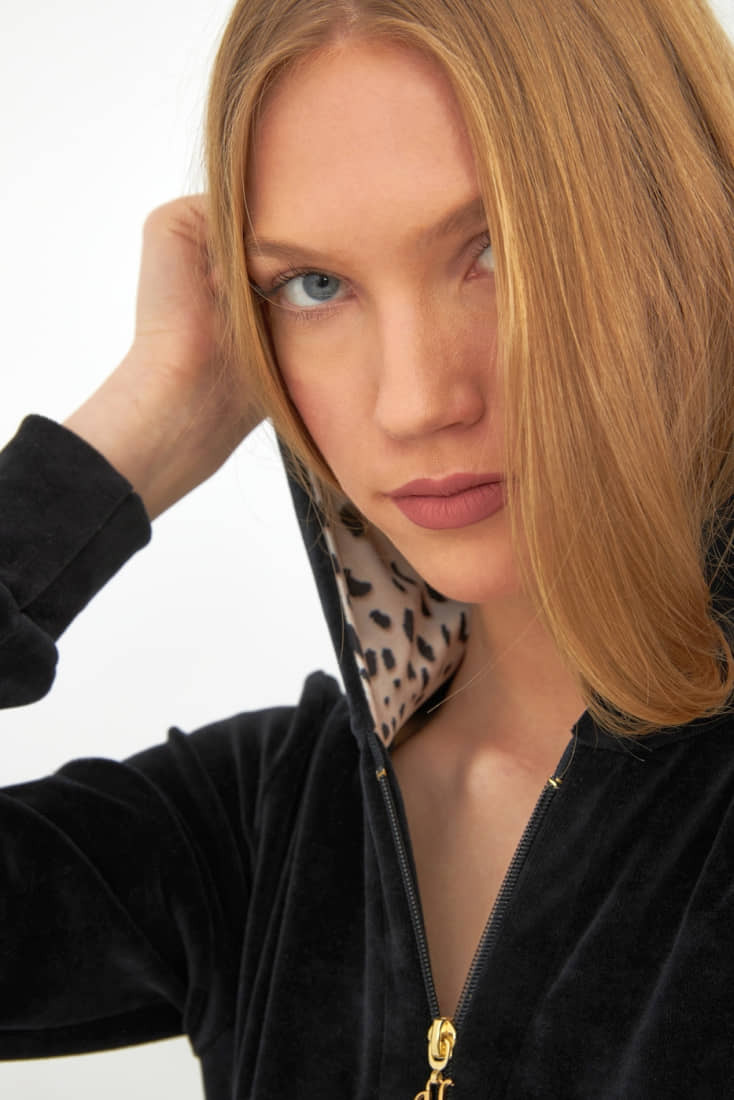 ΓΥΝΑΙΚΕΙΑ ΒΕΛΟΥΤΕ ΦΟΡΜΑ ΜΟΝΟΧΡΩΜΗ ΜΕ ΚΟΥΚΟΥΛΑ ΛΕΠΤΟΜΕΡΕΙΕΣ ANIMAL ΦΕΡΜΟΥΑΡ ΤΣΕΠΕΣ ΚΑΙ ΑΝΟΙΧΤΟ ΜΠΑΤΖΑΚΙ