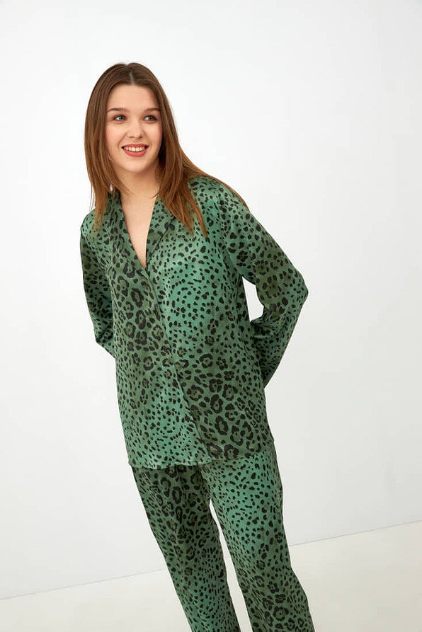 WOMAN ELASTIC SATIN LONG PYJAMAS ANIMAL PRINT ALL BUTTONS AND OPEN LEGS