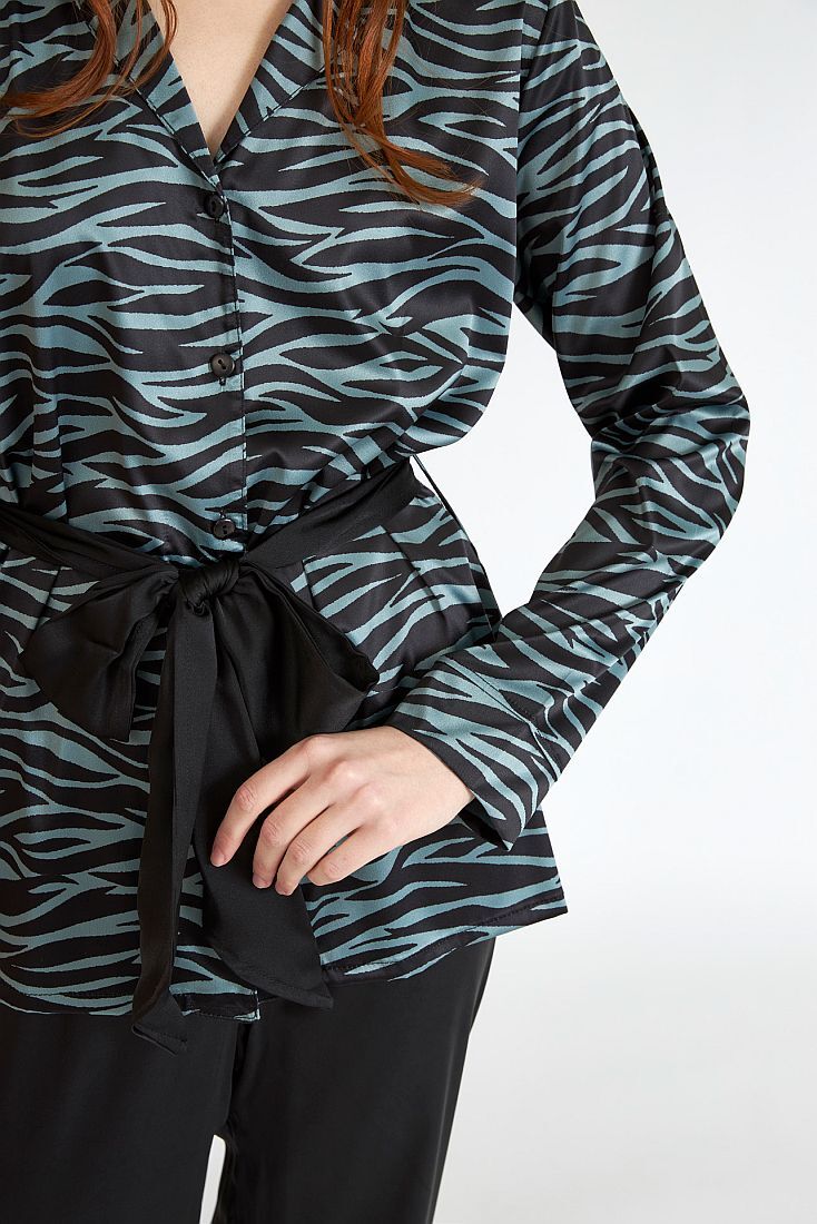 ΓΥΝΑΙΚΕΙΑ ΜΑΚΡΙΑ ΠΙΤΖΑΜΑ ΜΕ ΚΟΥΜΠΙΑ ΔΕΣΙΜΟ ΣΤΗ ΜΕΣΗ ANIMAL PRINT ΣΧΕΔΙΟ KAI ΑΝΟΙΧΤΟ ΜΠΑΤΖΑΚΙ