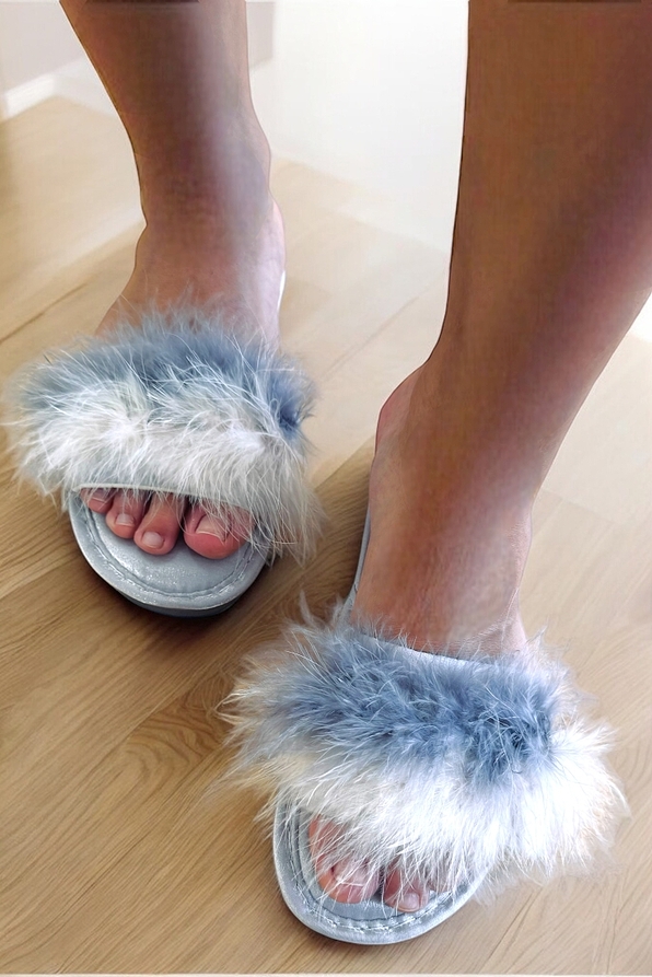 WOMAN SLIPPERS WITH FEATHERS SATIN INNER AND PLASTIC OUTER SOLE