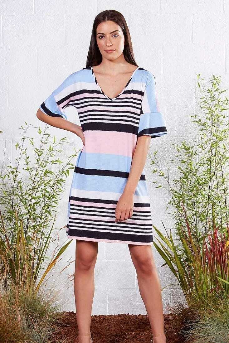 ΓΥΝΑΙΚΕΙΟ ΦΟΡΕΜΑ ΜΕ ΤΡΟΥΑΚΑΡ ΜΑΝΙΚΙ, ΒΑΘΥ V ΛΑΙΜΟ, ΠΑΝΩ ΑΠΟ ΤΟ ΓΟΝΑΤΟ, ΜΕ ΣΧΕΔΙΟ ΑΣΥΜΜΕΤΡΕΣ ΟΡΙΖΟΝΤΙ