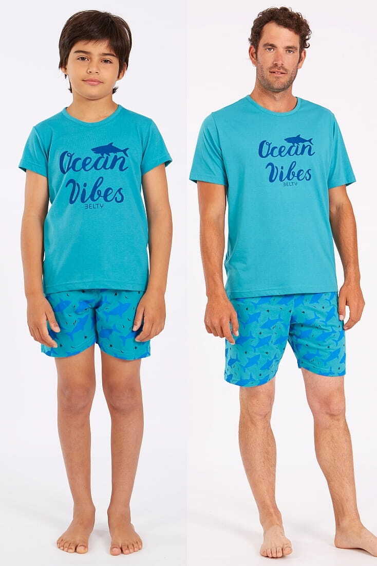 ΑΝΔΡΙΚΗ ΠΙΤΖΑΜΑ ΒΑΜΒΑΚΕΡΗ ΚΟΝΤΗ ΜΕ ΣΧΕΔΙΟ ΚΑΡΧΑΡΙΕΣ ΚΑΙ ΚΟΝΤΟ ΜΑΝΙΚΙ